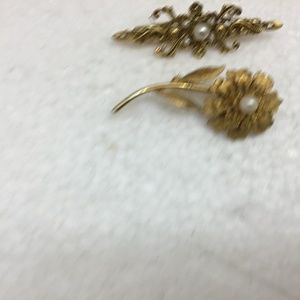 Set of 2 Vintage Gold Colored Brooches with pearl like accents